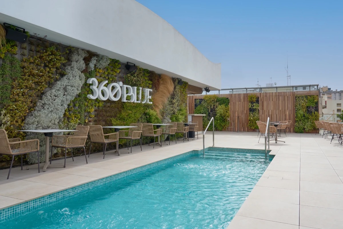360 Blue Sky Bar — rooftop hotelu Óbal